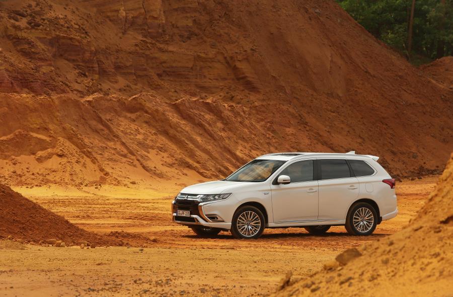  Mitsubishi Outlander PHEV 2018 года  (WW) (фото 29 из 43)